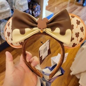Disney loungefly chocolate bar ears nwt smells like chocolate